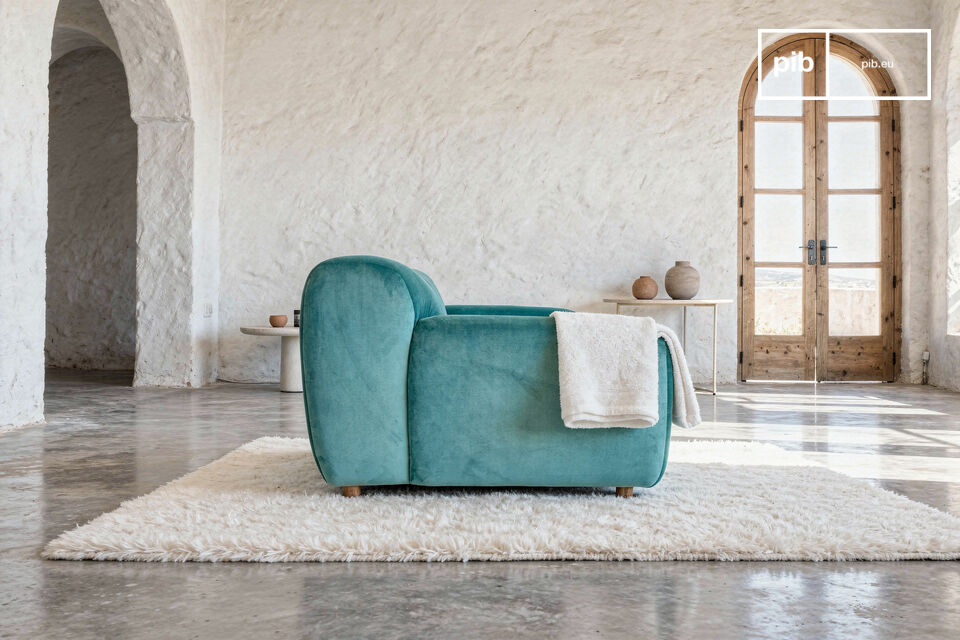 Dieses Zweisitzer-Sofa vereint die Ästhetik der 70er Jahre in Proportionen