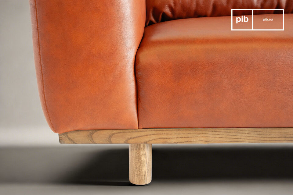 Its large-diameter cylindrical base ensures stable support