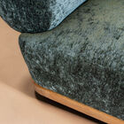 Its solid oak base surrounds a deep seat, designed for lasting comfort and an enveloping welcome