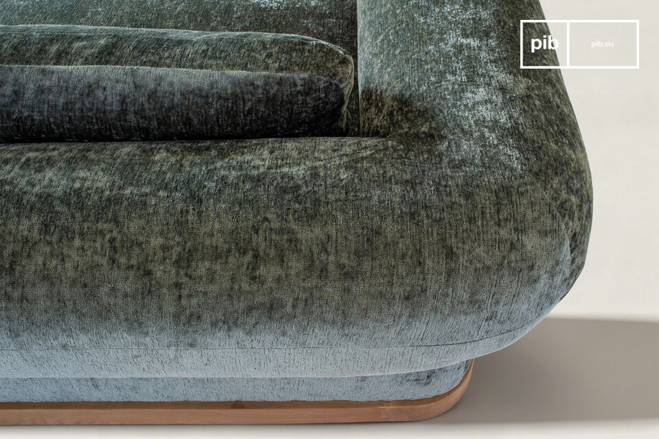 Its silhouette draws on the organic repertoire of the 1970s