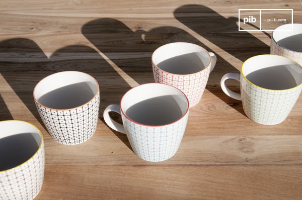 Les mugs sont colorés avec un superbe coté rétro.