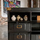 The folded and riveted metal structure ensures unalterable stability