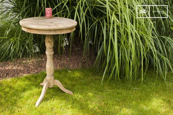 Ideal for living room or small pedestal dining table