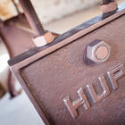 Very aesthetic legs thanks to its bolts and copper finish.