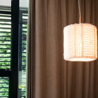 Mooie gebreide hanglamp voor een zeer zachte stijl.