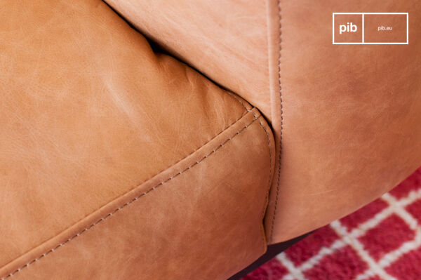 The armrests and seat are delicately combined.