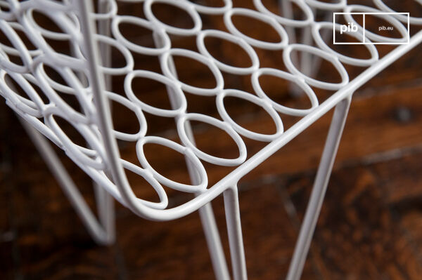 De witte structuur heeft een mooie geometrische uitstraling.