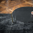 The originality of this coffee table? A base slightly set back from the edge of the marbled top