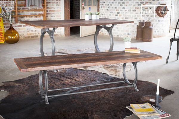 Schitterend oud teakhout en een gietijzeren basis.