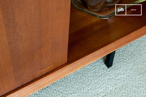 Bonita combinación de madera y metal.