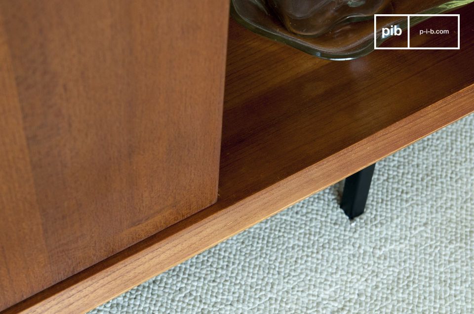 Bonita combinación de madera y metal.