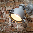 Superbe applique en fonte d'aluminium au look industriel.