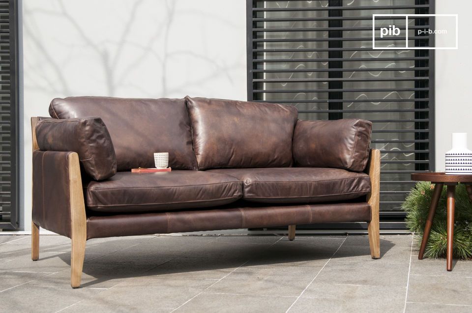 Een subtiele en delicate mix van leer en hout voor een retro-look.