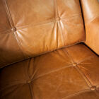 The leather is particularly qualitative; a pleasant touch and a sublime visual effect.