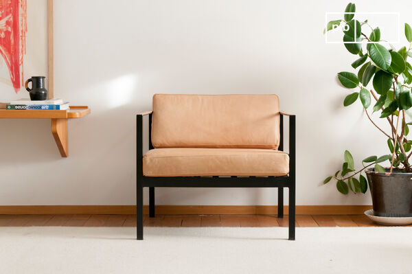 De mooie kleur van licht leer past perfect bij de zwarte structuur.