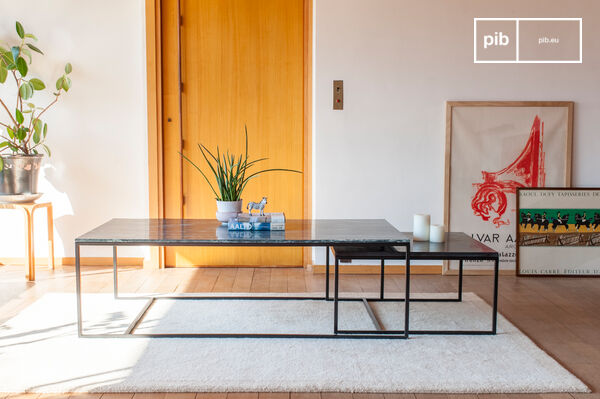 A beautiful gigogne effect for a table with fine, geometric lines.