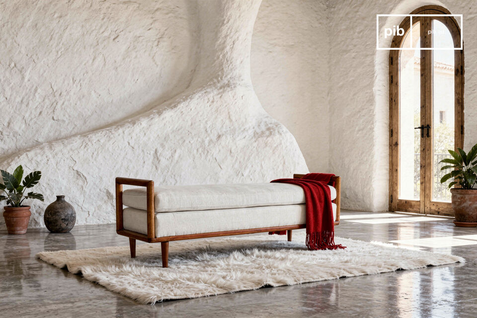 Une délicate texture bouclé sur une structure en bois ambré