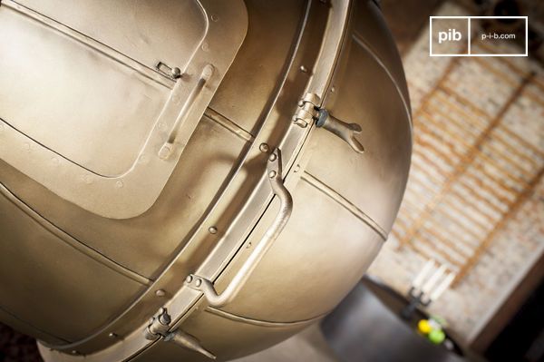 Le système de verrouillage rappelle les mécanismes de l'ancien temps.