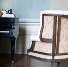 The wooden structure was left exposed to make it unstructured.