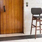 Zeitloses, aber durchsetzungsfähiges Design für gepflegte Innenräume.