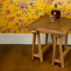 Beistelltisch mit Bockbeinen