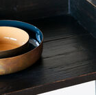 Une bibliothèque soulignant le charme du bois ancien recyclé: la bibliothèque en bois noir Grande