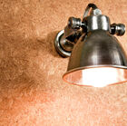 Industrieel armatuur met zichtbare schroeven.