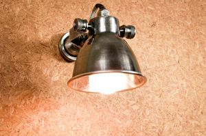 Zilveren metalen wandlamp met schroefbasis Bistrot