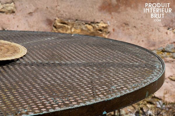 Perfekt für draußen im Garten, auf dem Balkon oder auch in einem Interieur mit Loft-Look