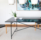 The shiny top is enhanced by refined rounded edges.