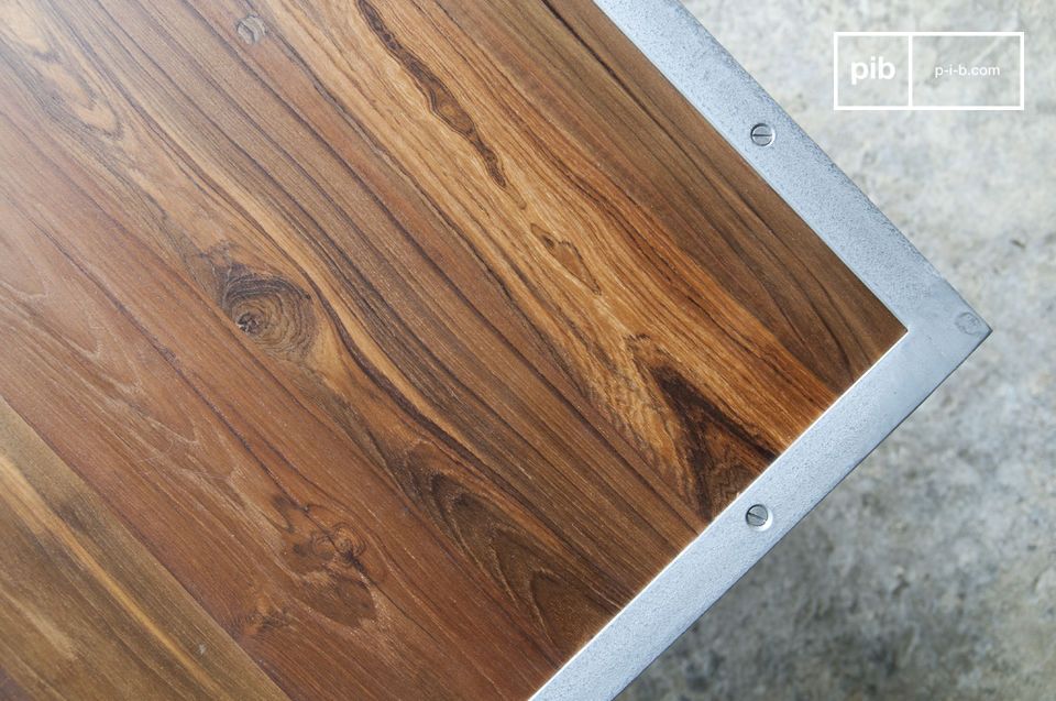 Een zorgvuldig afgewerkt detail, mooi warm gekleurd hout.