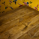 Une table cubique en orme ancien