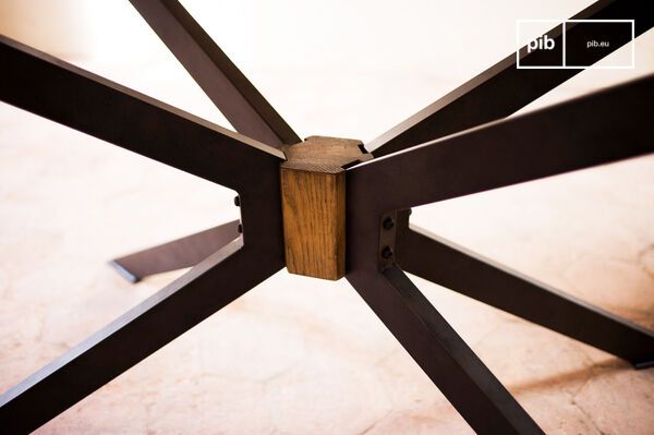 This dining table design Liverpool combines the elegant lines of the 20th century with materials and