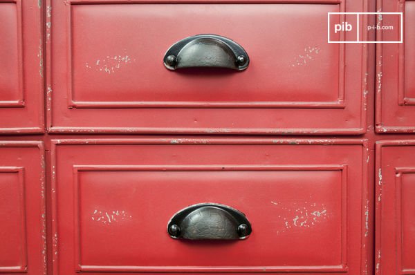 Enhancement of the beautiful brass half-moon handles.