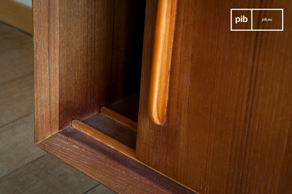 La elegancia gráfica de un buffet escandinavo de los años 50