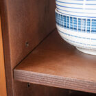 Derrière chacune des trois portes se trouvent des volumes importants