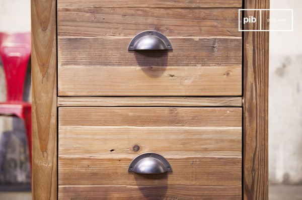 Een charmante kast met 3 lades