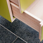 Un bureau scandinave aux lignes droites et élégantes, pratique avec ses 2 tiroirs de rangement