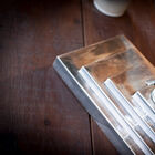 Die Füße sind breit und perfekt stabil.