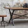 The table is resolutely industrial, and of an unfailing robustness.