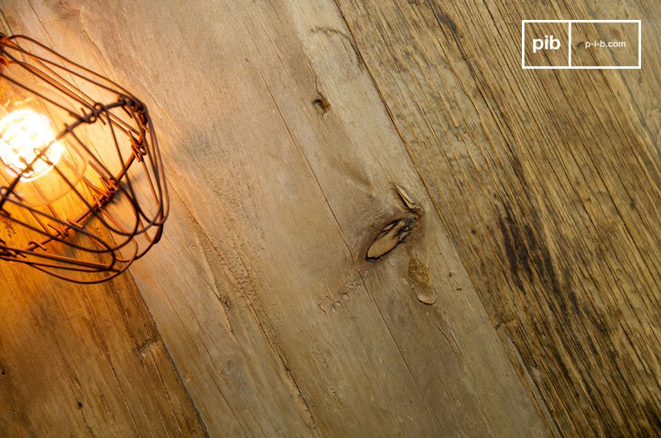 Salontafel van oud hout.