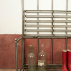 Very long coats to hang up? No problem thanks to the lift-up seat