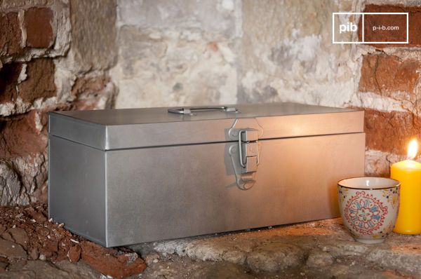 Bonita caja de metal.
