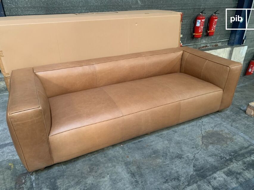 The camel colour of the full grain leather helps to visually soften its generous dimensions