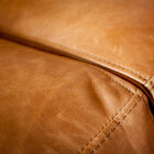 Des ressorts ensachés sont associés à une mousse HR pour un accueil ferme et un confort moelleux.