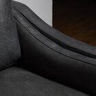 Le coussin de contre-accoudoir épouse parfaitement ses courbes.