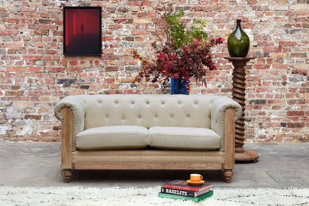 Canapé chesterfield 2 places lin et coton amande Montaigu
