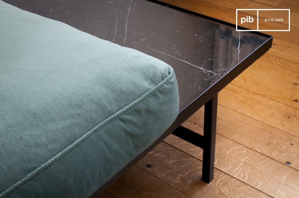 Une harmonie de vert et de noir chic et indémodable.