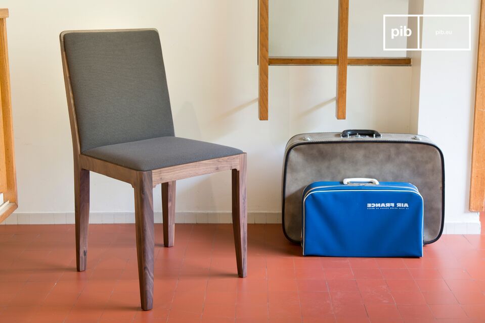 Chaise en noyer  Hemët