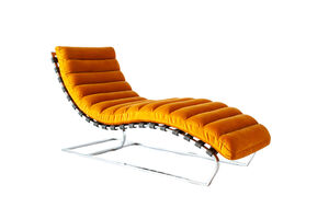 Chaise longue de terciopelo ámbar y acero cromado Weimar